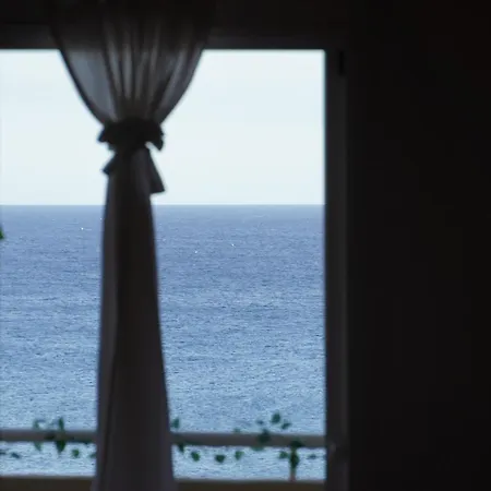 Con Vista Frontal Al Mar